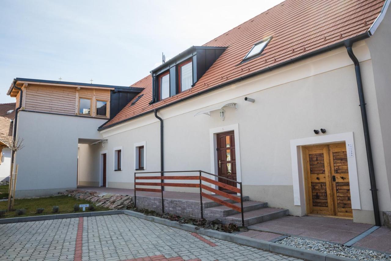Kossuth Apartmanhaz Tata Exterior foto