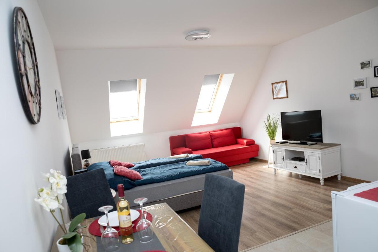 Kossuth Apartmanhaz Tata Exterior foto