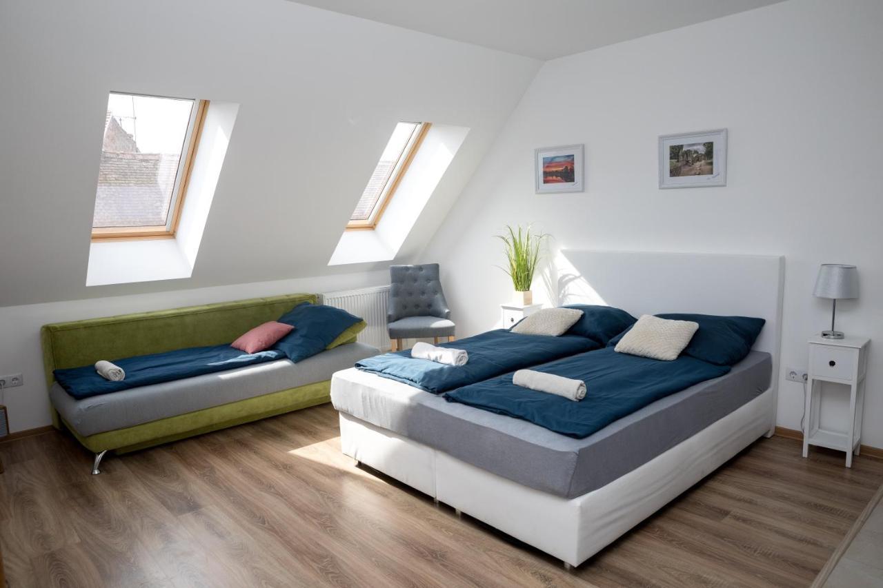 Kossuth Apartmanhaz Tata Exterior foto