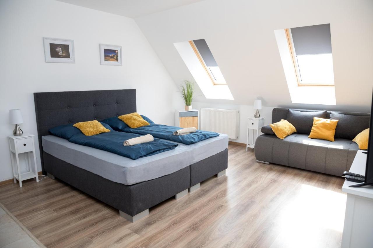 Kossuth Apartmanhaz Tata Exterior foto