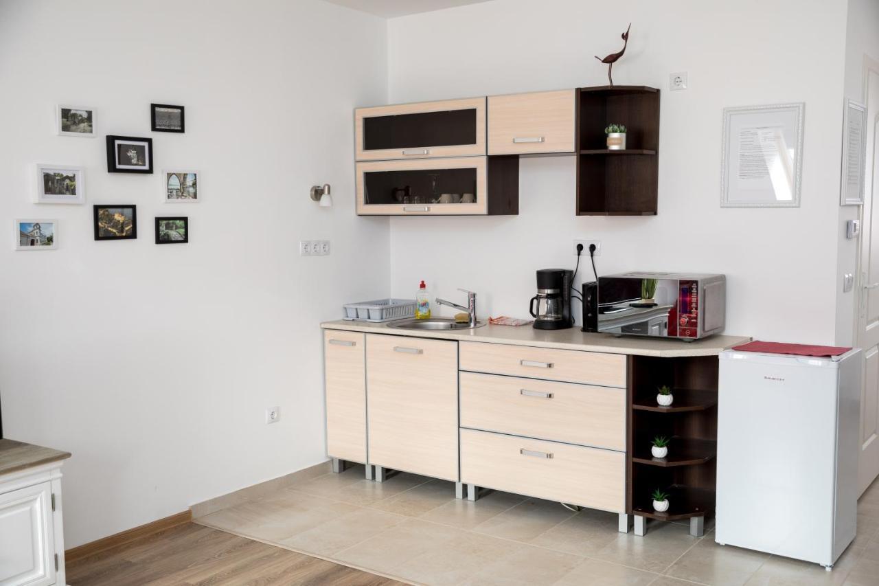 Kossuth Apartmanhaz Tata Exterior foto