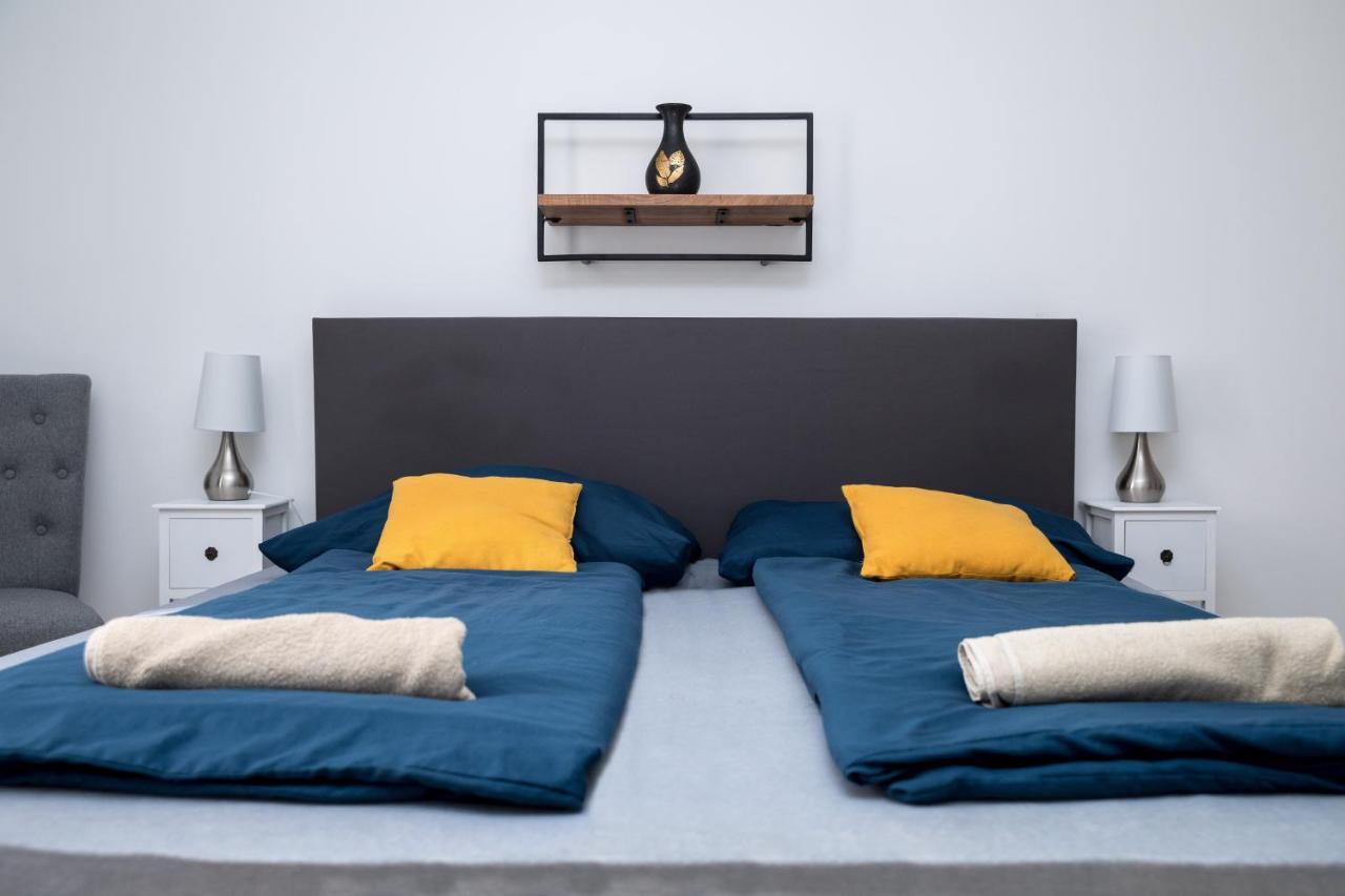 Kossuth Apartmanhaz Tata Exterior foto