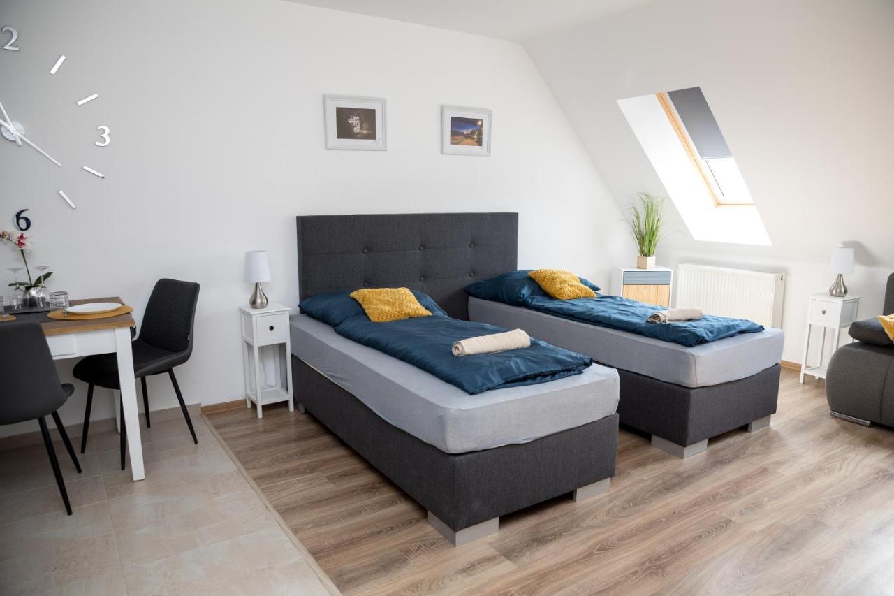 Kossuth Apartmanhaz Tata Exterior foto