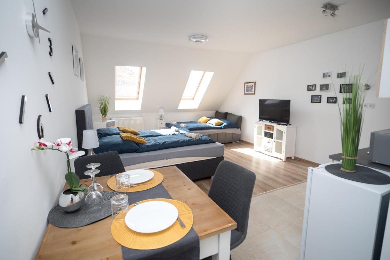 Kossuth Apartmanhaz Tata Exterior foto