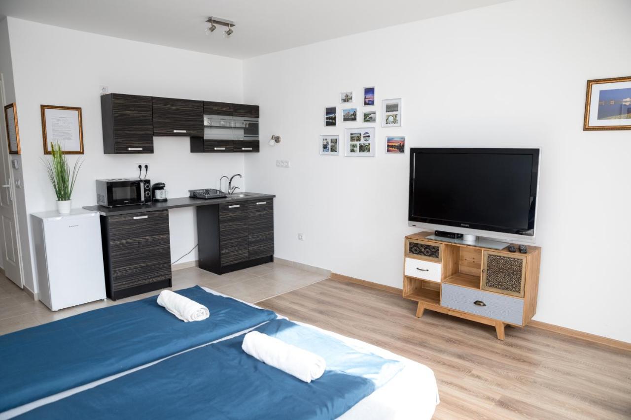 Kossuth Apartmanhaz Tata Exterior foto