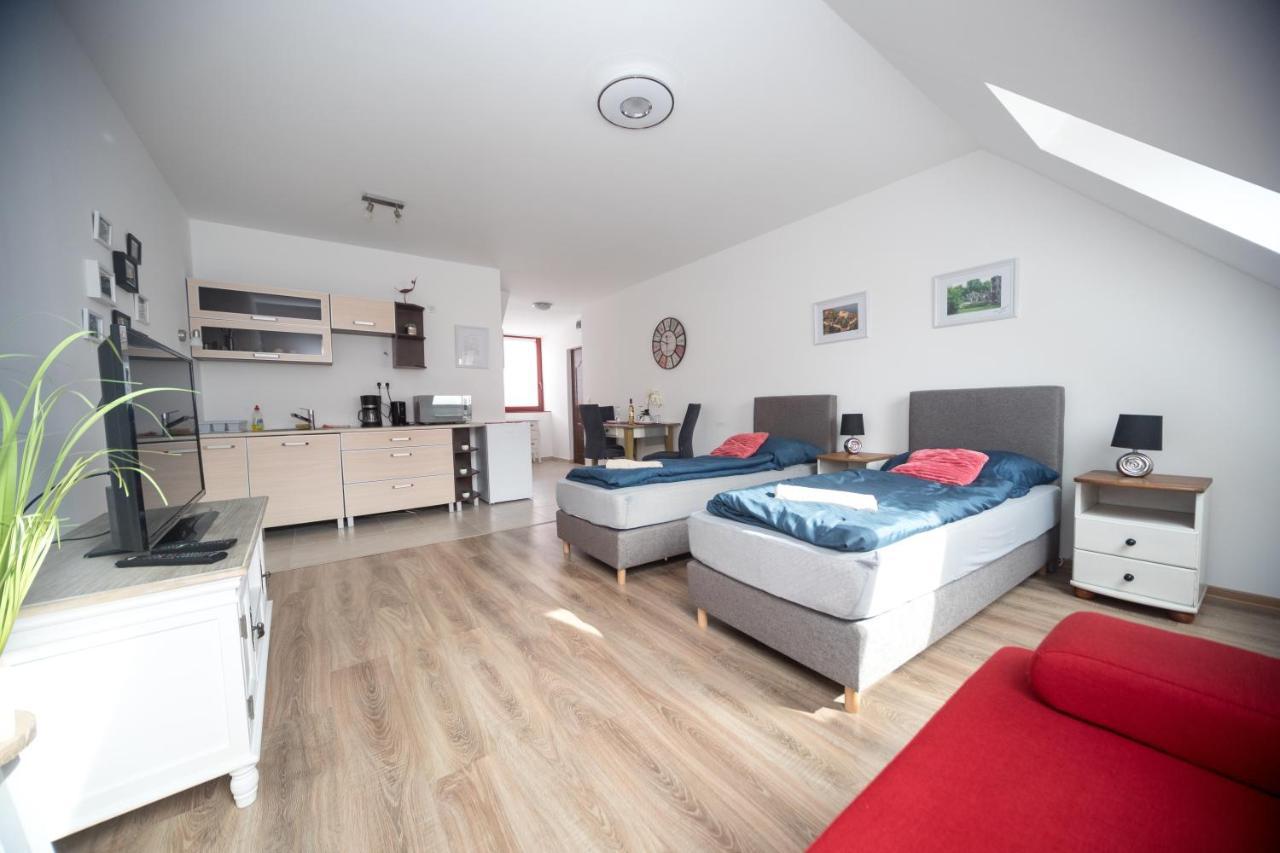 Kossuth Apartmanhaz Tata Exterior foto