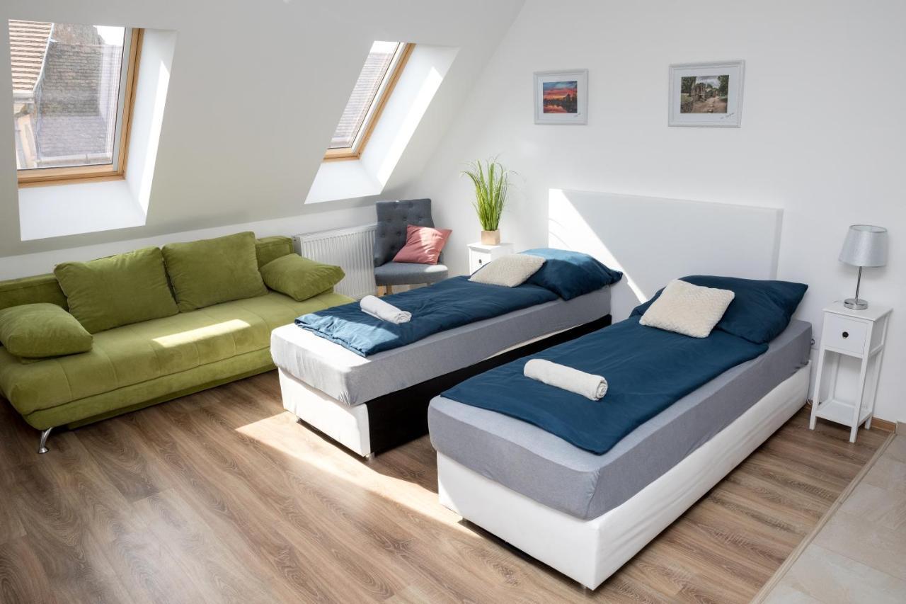 Kossuth Apartmanhaz Tata Exterior foto