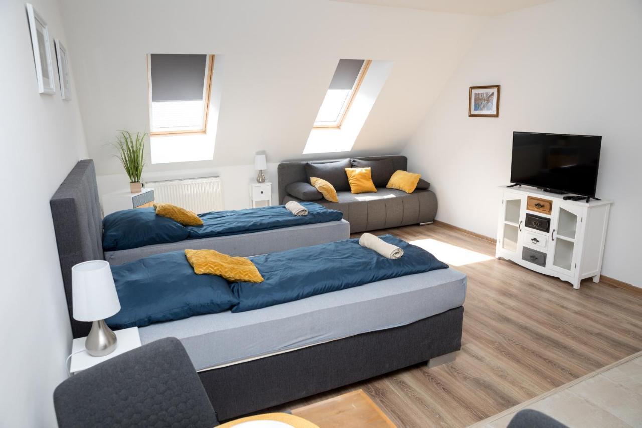 Kossuth Apartmanhaz Tata Exterior foto