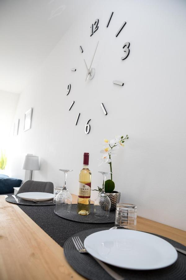 Kossuth Apartmanhaz Tata Exterior foto