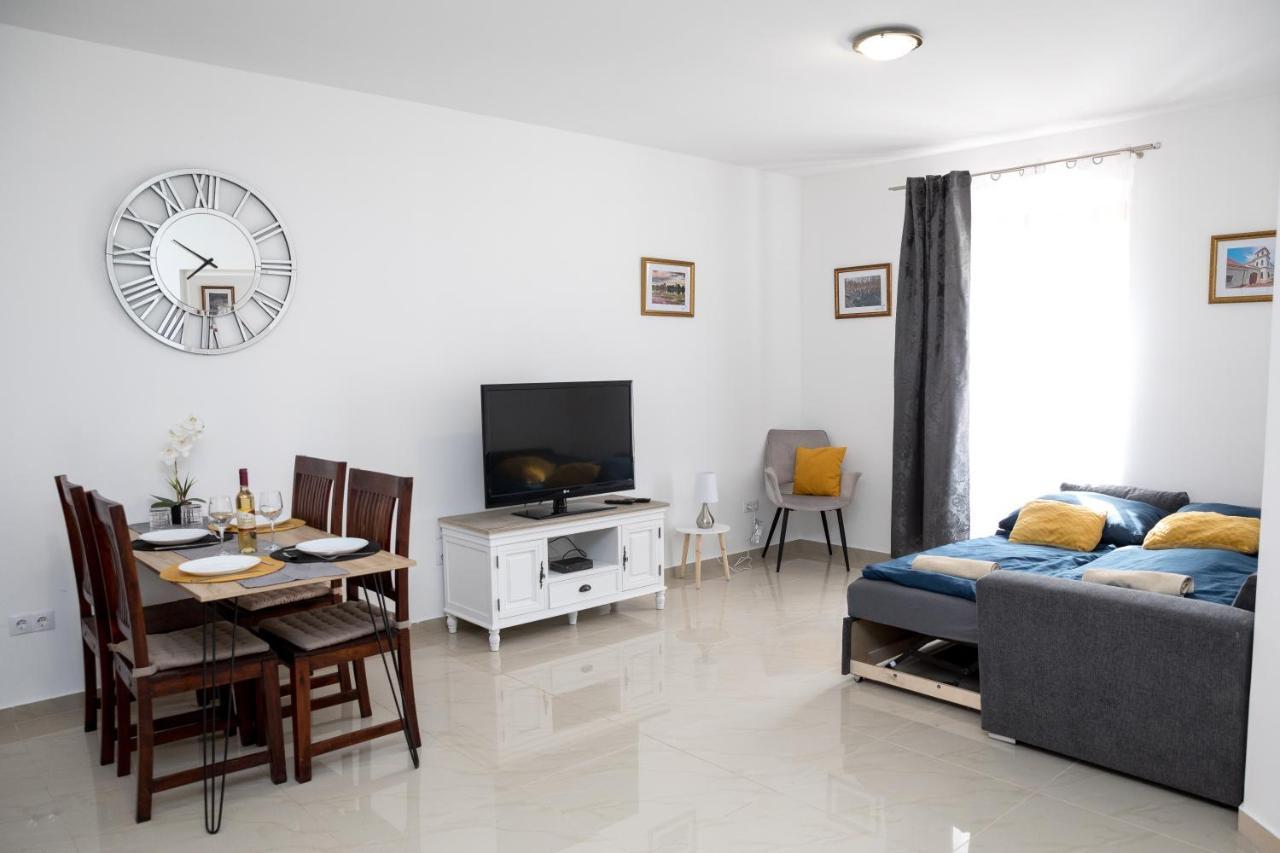 Kossuth Apartmanhaz Tata Exterior foto