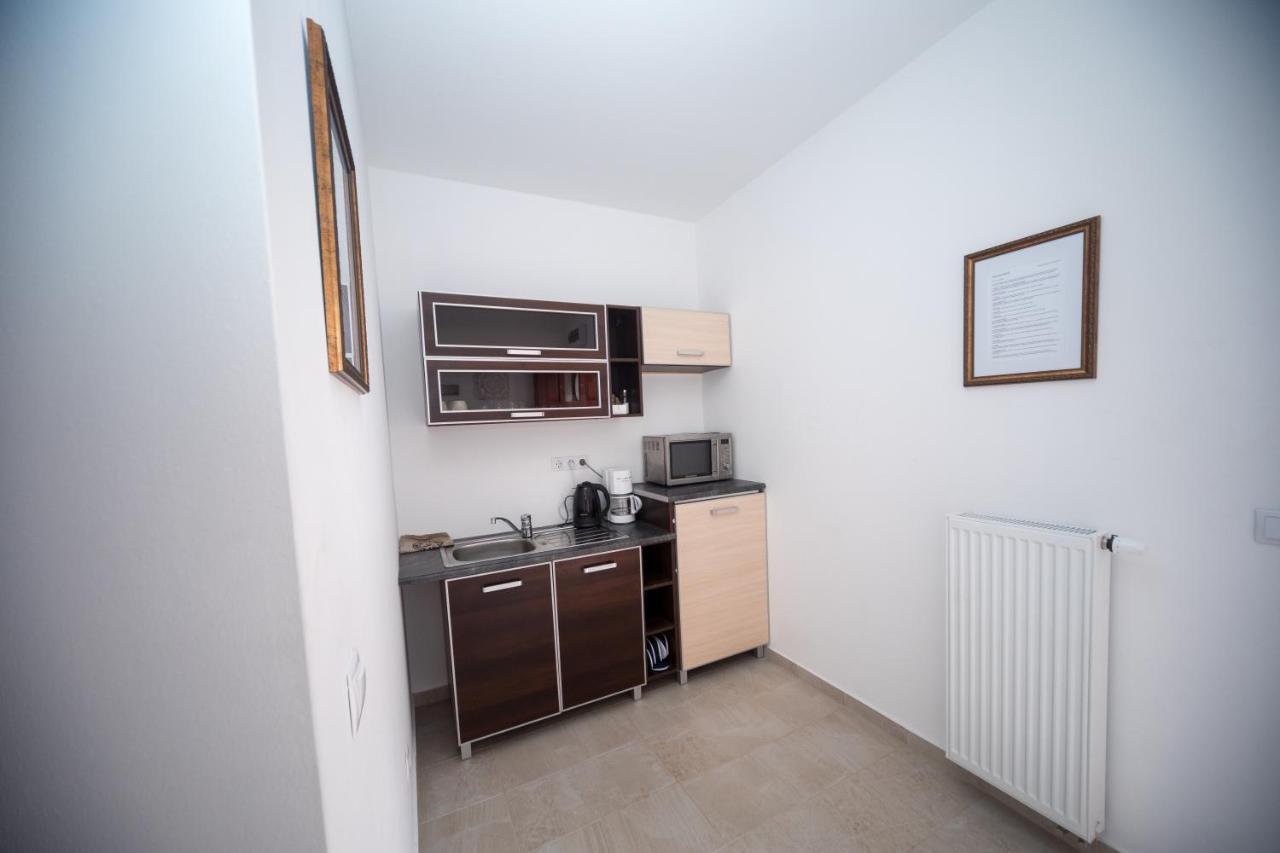 Kossuth Apartmanhaz Tata Exterior foto