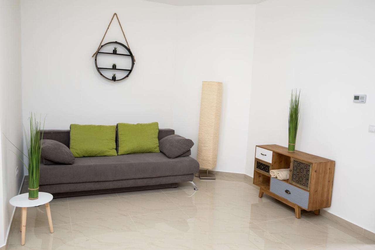 Kossuth Apartmanhaz Tata Exterior foto