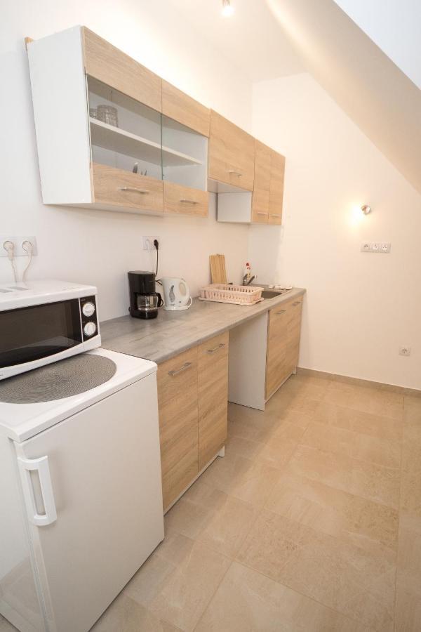 Kossuth Apartmanhaz Tata Exterior foto