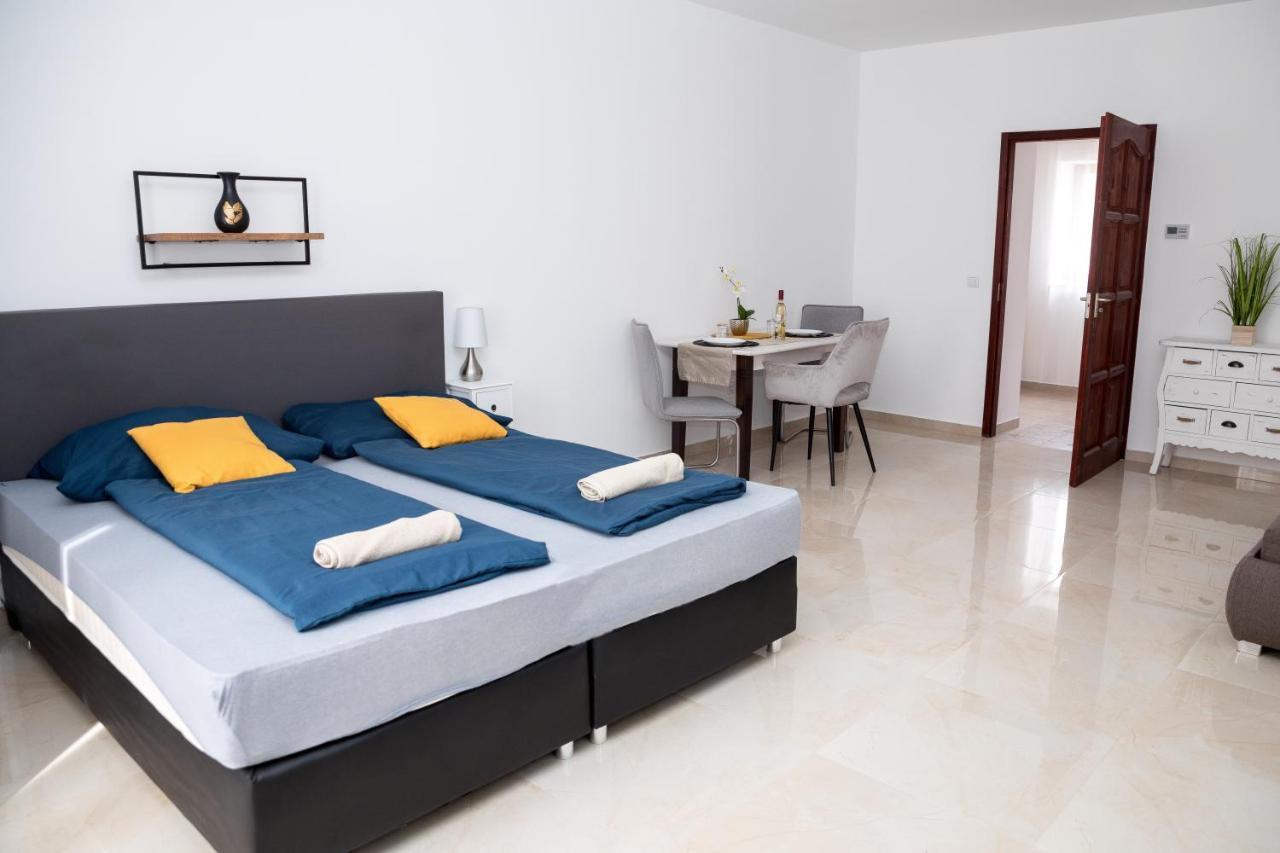 Kossuth Apartmanhaz Tata Exterior foto
