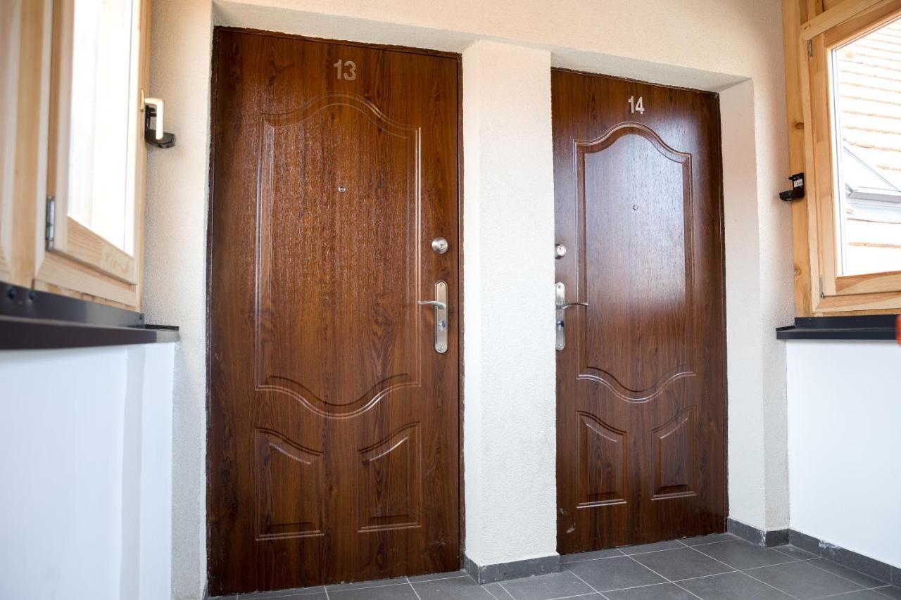 Kossuth Apartmanhaz Tata Exterior foto
