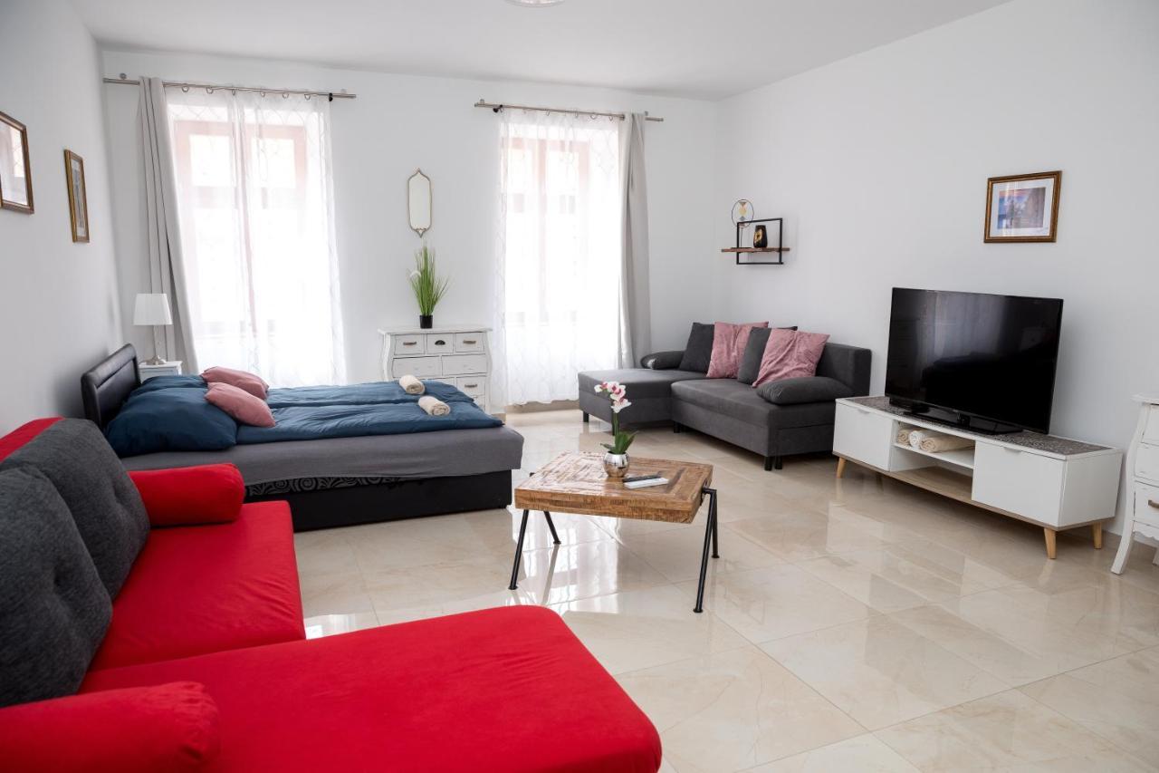 Kossuth Apartmanhaz Tata Exterior foto