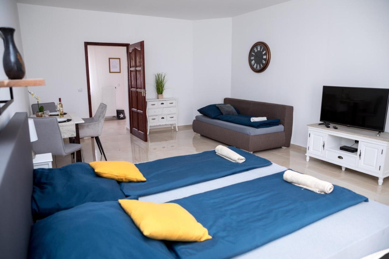 Kossuth Apartmanhaz Tata Exterior foto