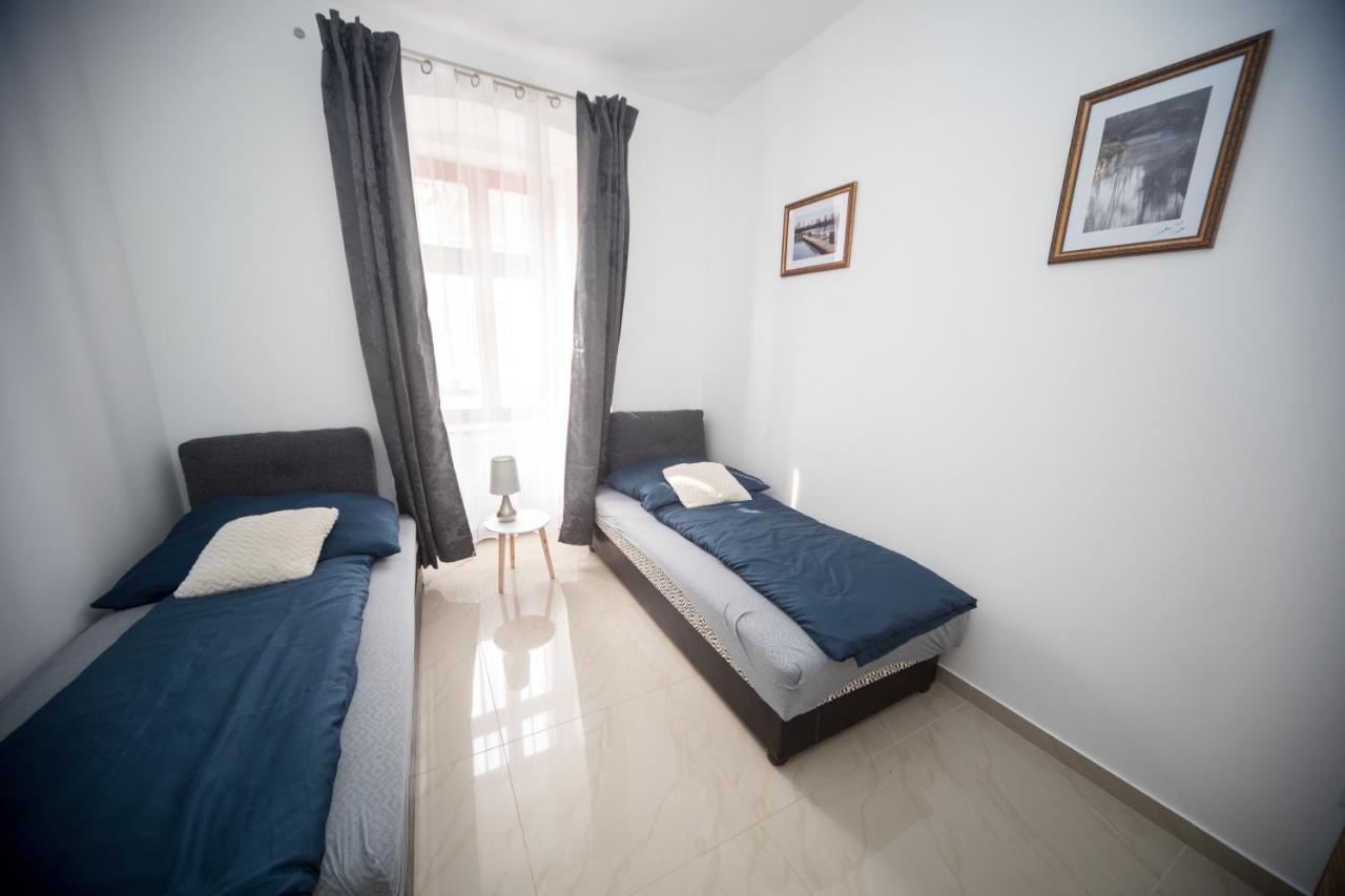 Kossuth Apartmanhaz Tata Exterior foto