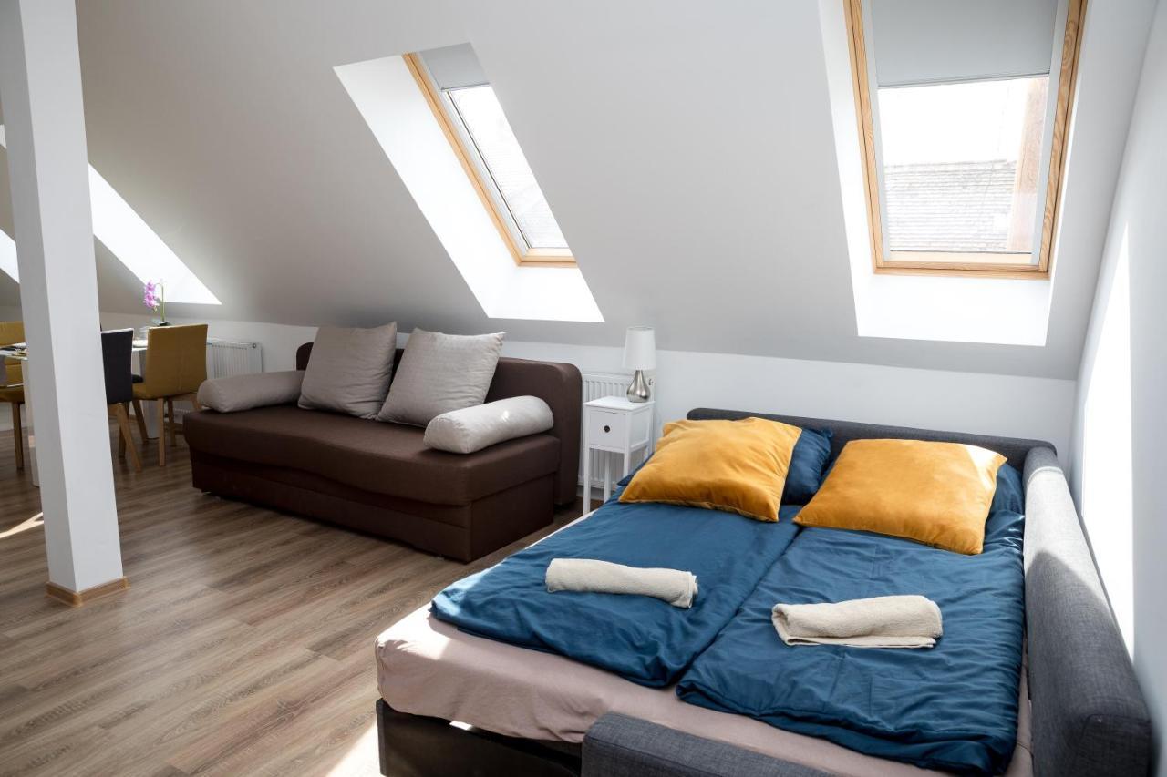 Kossuth Apartmanhaz Tata Exterior foto