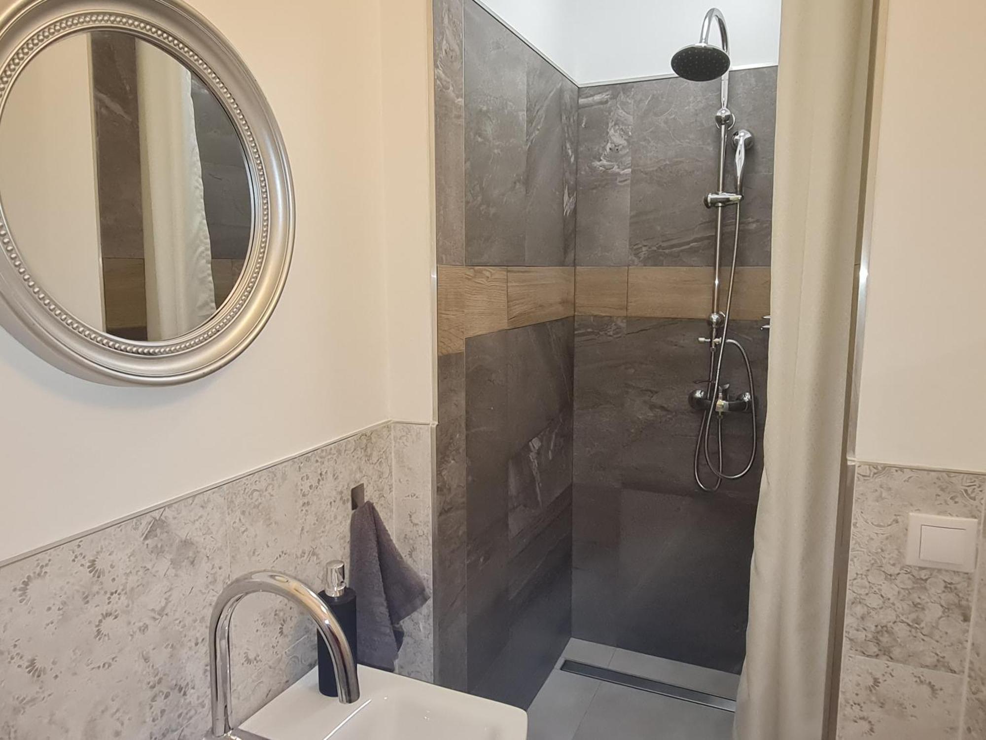 Kossuth Apartmanhaz Tata Exterior foto