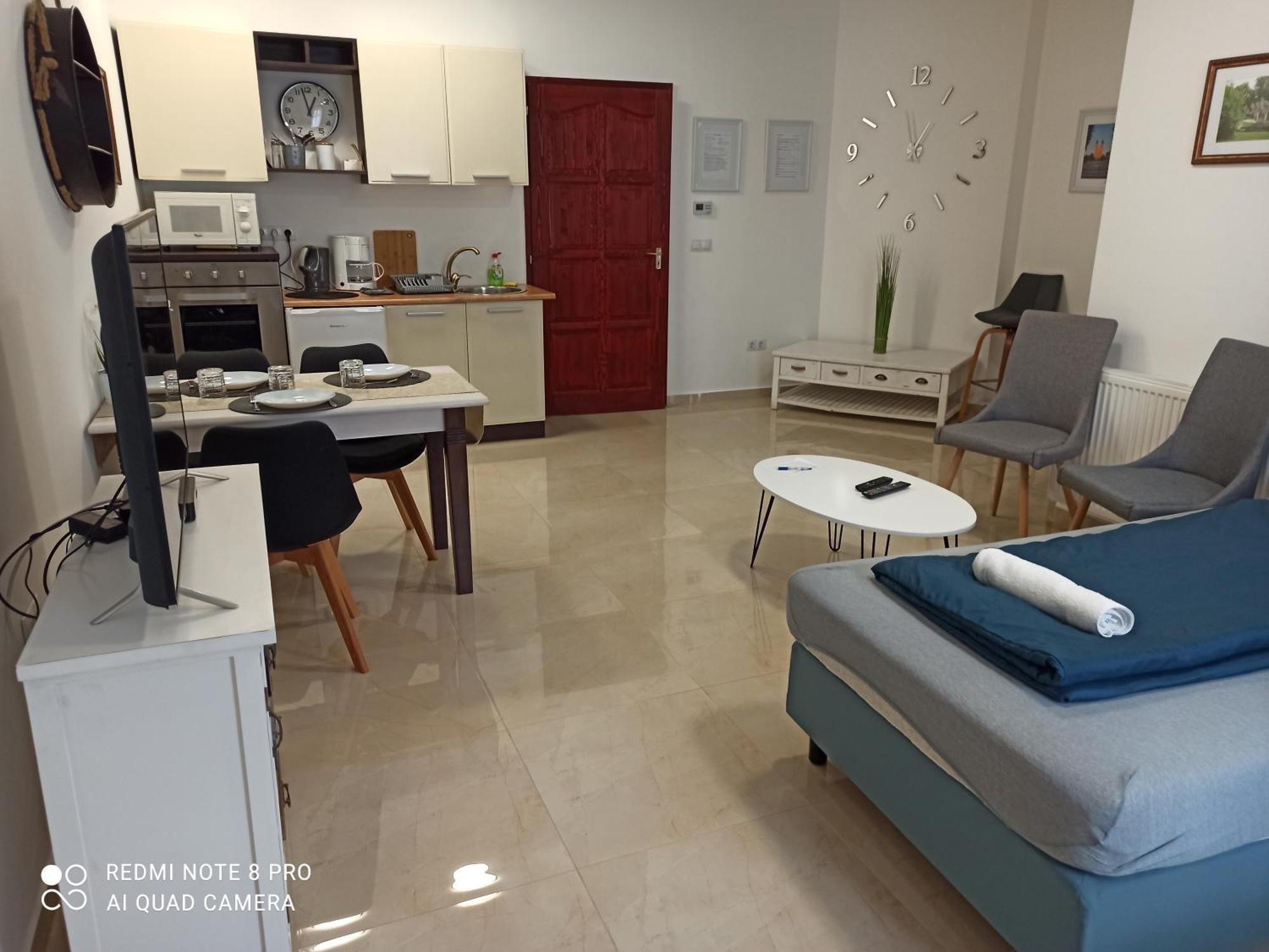 Kossuth Apartmanhaz Tata Exterior foto