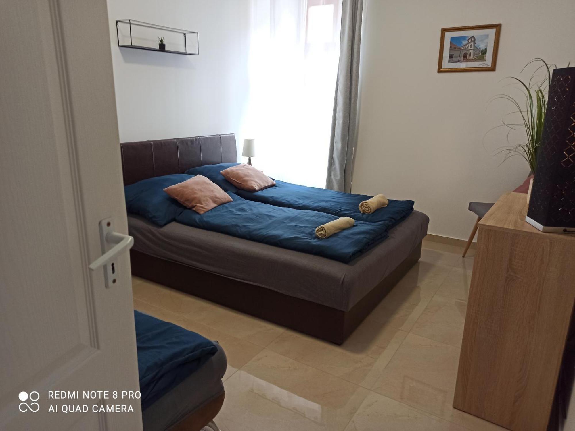 Kossuth Apartmanhaz Tata Exterior foto