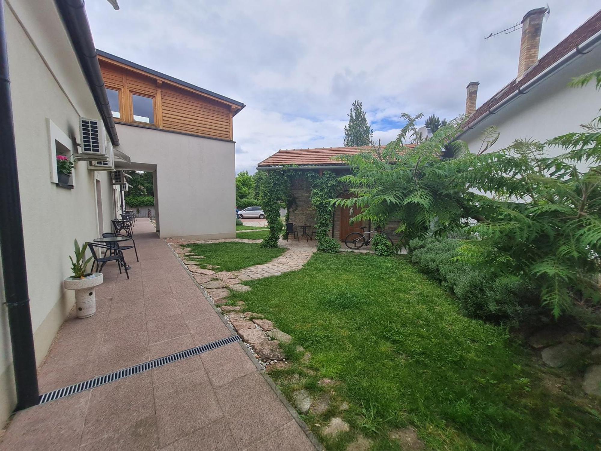 Kossuth Apartmanhaz Tata Exterior foto
